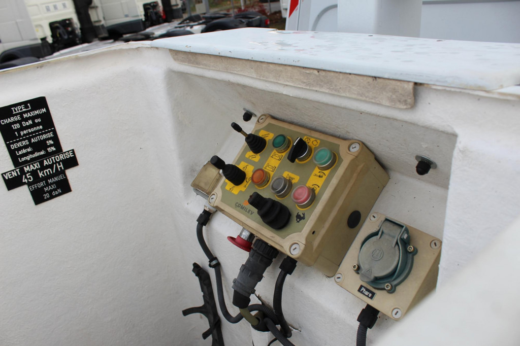 Renault Master Bühne EN100TF1 10m Klima 561h AHK - Autopacēlājs: foto 3 Renault Master Bühne EN100TF1 10m Klima 561h AHK - Autopacēlājs: foto 3