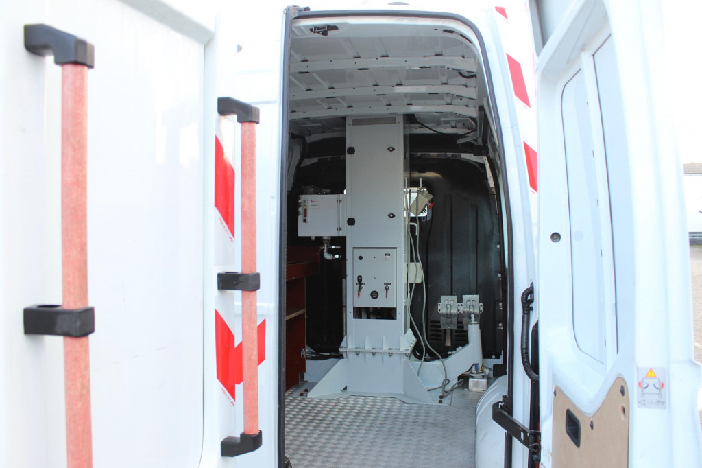 Renault Master Comilev 100TF1 10m Klima nur 167h HU-UVV - Autopacēlājs: foto 4 Renault Master Comilev 100TF1 10m Klima nur 167h HU-UVV - Autopacēlājs: foto 4