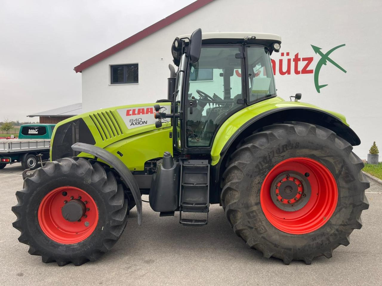 CLAAS Axion 840 CIS Hexashift - Traktors: foto 2 CLAAS Axion 840 CIS Hexashift - Traktors: foto 2