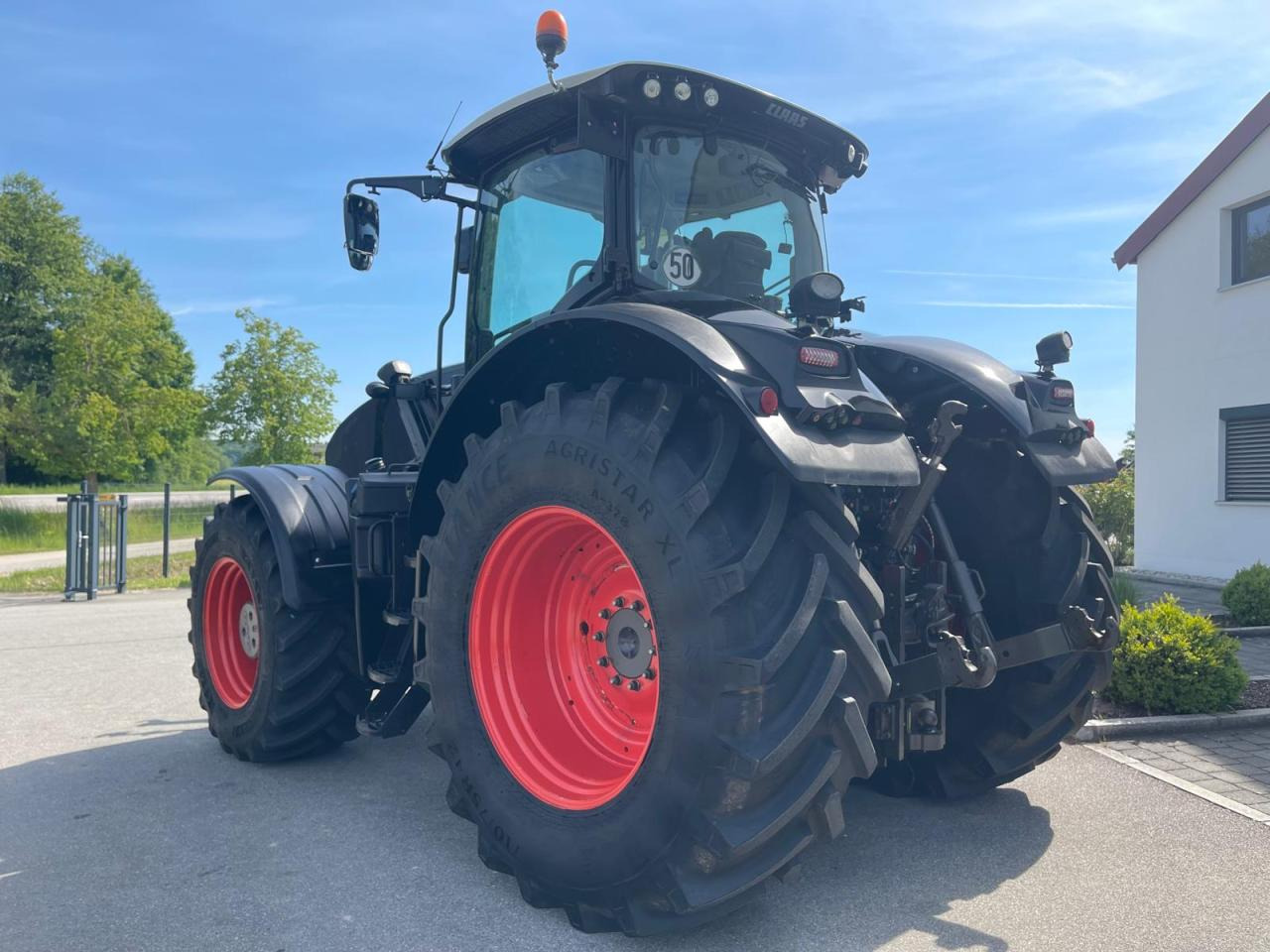 CLAAS Axion 920 CMATIC mit FZW, Black, Schwarz - Traktors: foto 3 CLAAS Axion 920 CMATIC mit FZW, Black, Schwarz - Traktors: foto 3