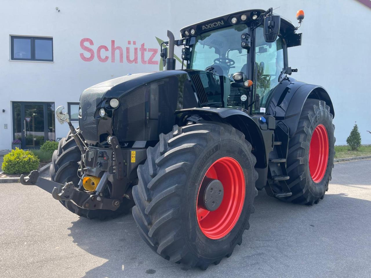 CLAAS Axion 920 CMATIC mit FZW, Black, Schwarz - Traktors: foto 1 CLAAS Axion 920 CMATIC mit FZW, Black, Schwarz - Traktors: foto 1