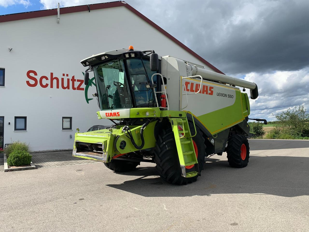 CLAAS Lexion 550 mit Schneidwerk V660, 3D und Klimaautomatik, gepflegter Zustand, Baujahr 2009 - Labības kombains: foto 1 CLAAS Lexion 550 mit Schneidwerk V660, 3D und Klimaautomatik, gepflegter Zustand, Baujahr 2009 - Labības kombains: foto 1