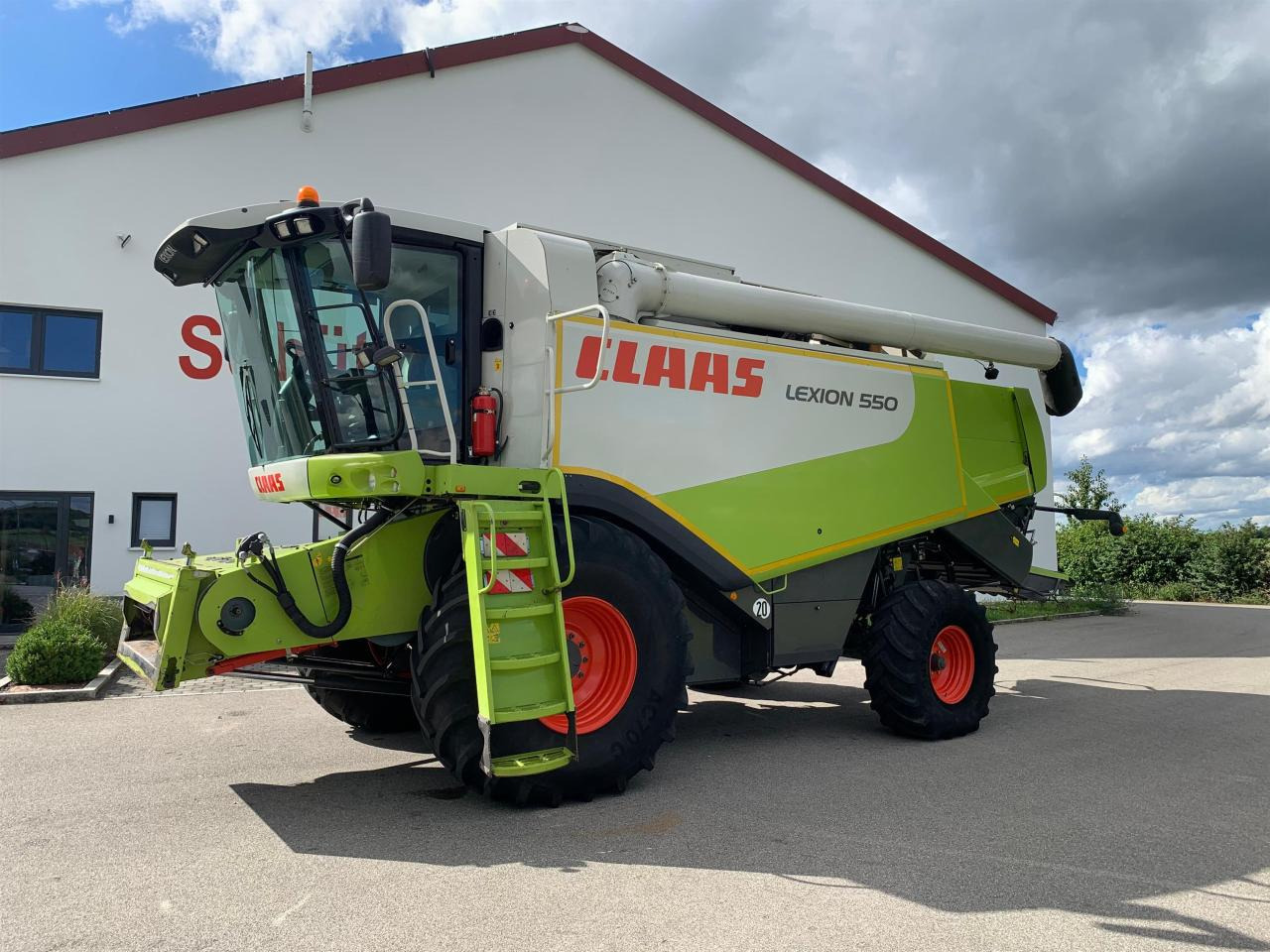 CLAAS Lexion 550 mit Schneidwerk V660, 3D und Klimaautomatik, gepflegter Zustand, Baujahr 2009 - Labības kombains: foto 2 CLAAS Lexion 550 mit Schneidwerk V660, 3D und Klimaautomatik, gepflegter Zustand, Baujahr 2009 - Labības kombains: foto 2