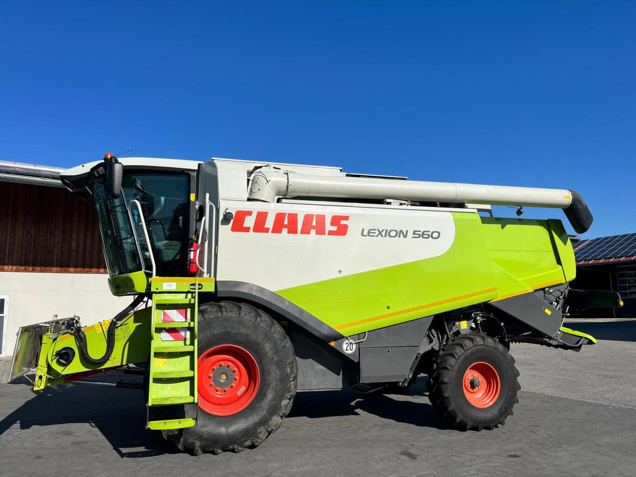 CLAAS Lexion 550 mit Schneidwerk V750, mit 3D, Baujahr 2009, guter gepflegter Zustand - Labības kombains: foto 1 CLAAS Lexion 550 mit Schneidwerk V750, mit 3D, Baujahr 2009, guter gepflegter Zustand - Labības kombains: foto 1