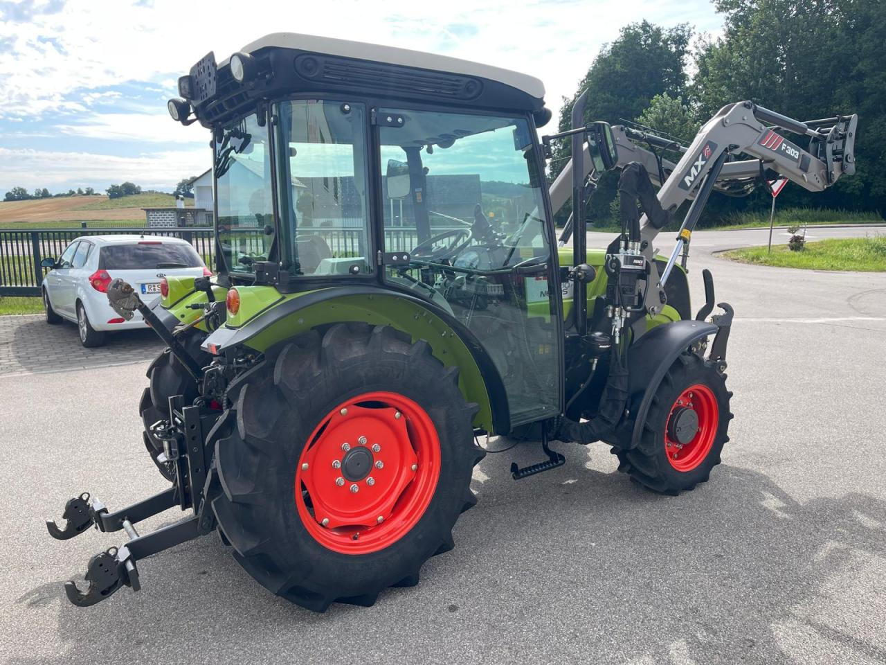 CLAAS Nexos 210 mit Frontlader und Frontzapfwelle, erst 236 Betriebsstunden, neuwertiger Zustand - Traktors: foto 5 CLAAS Nexos 210 mit Frontlader und Frontzapfwelle, erst 236 Betriebsstunden, neuwertiger Zustand - Traktors: foto 5
