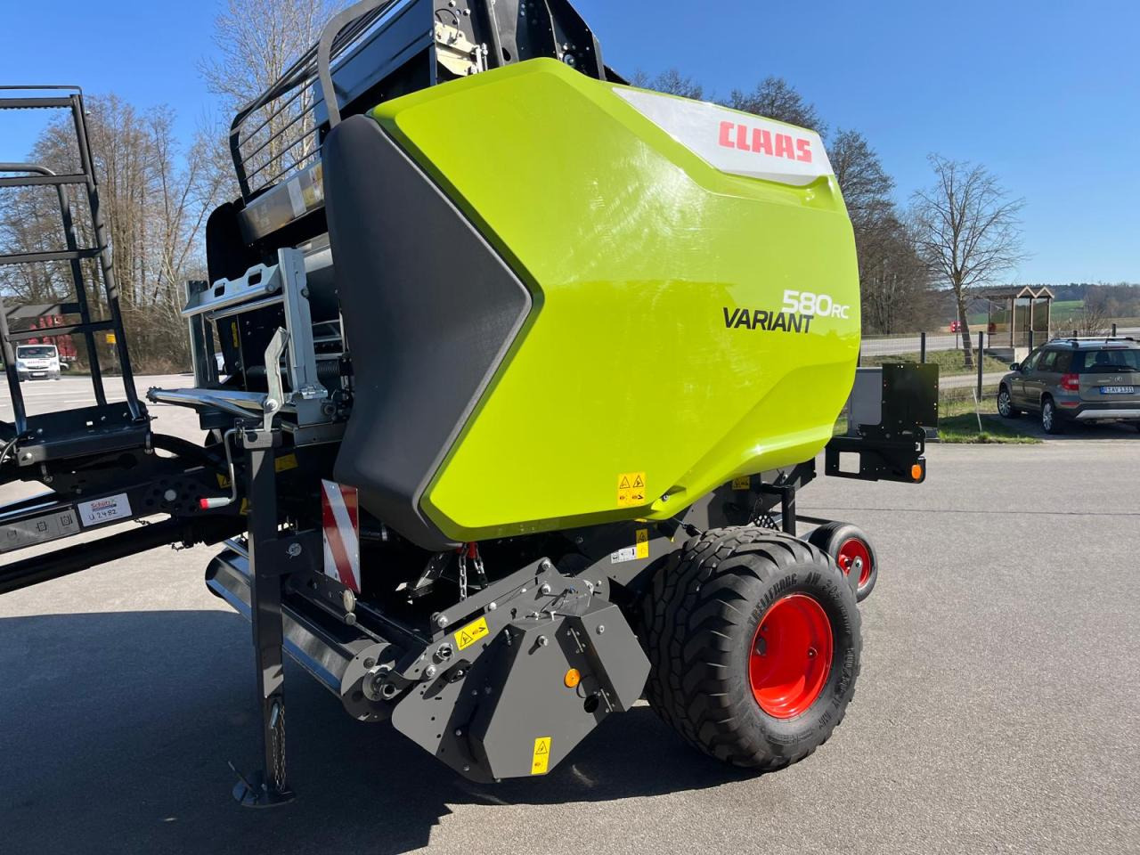 CLAAS Variant 580 RC PRO, neuwertige Rundballenpresse, Baujahr 2023, erst 39 Betriebsstunden !!! - Rituļu prese: foto 2 CLAAS Variant 580 RC PRO, neuwertige Rundballenpresse, Baujahr 2023, erst 39 Betriebsstunden !!! - Rituļu prese: foto 2