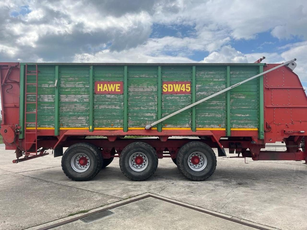 HAWE Tridem SDW 45T, Silagewagen - Lauksaimniecības piekabe-pašizgāzējs: foto 2 HAWE Tridem SDW 45T, Silagewagen - Lauksaimniecības piekabe-pašizgāzējs: foto 2