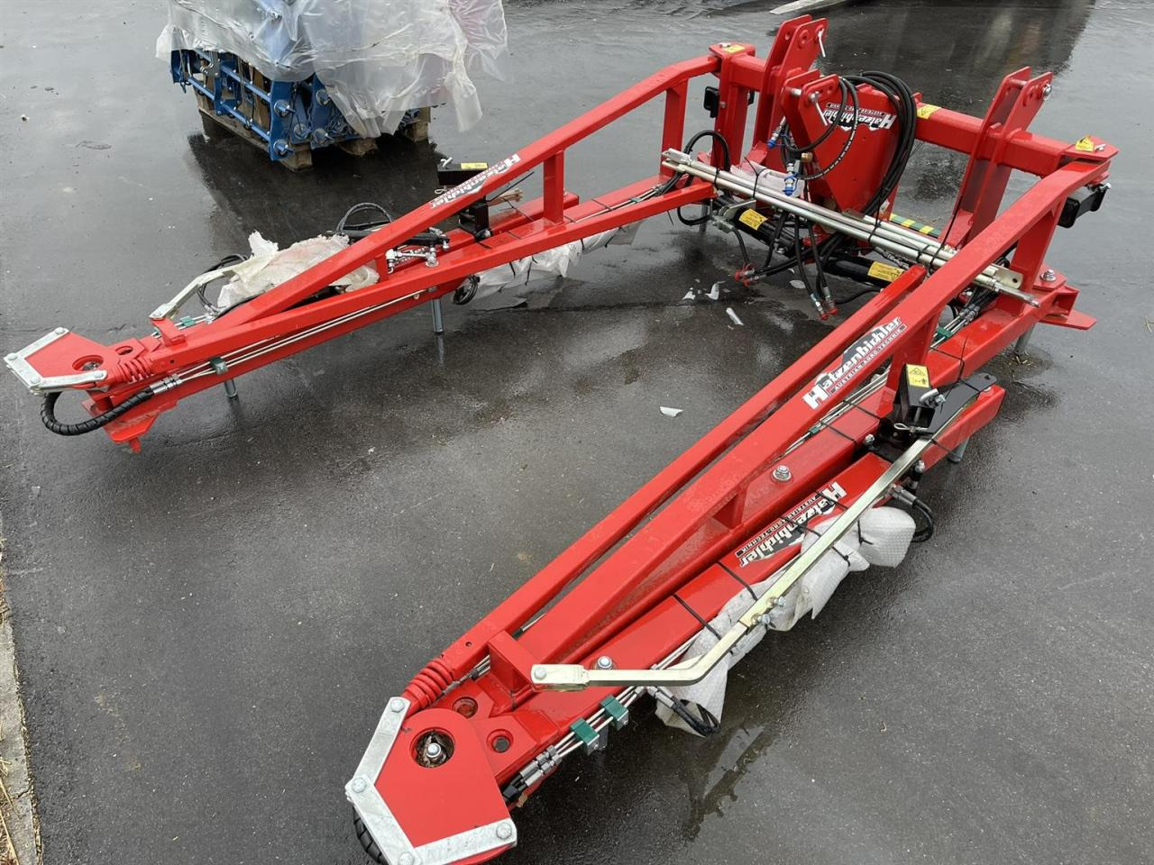 Hatzenbichler Striegel mit hydraulischer Druckverstellung, 12m, Bj. 2023, Hatzenbichler neuwertig - Ecēša: foto 3 Hatzenbichler Striegel mit hydraulischer Druckverstellung, 12m, Bj. 2023, Hatzenbichler neuwertig - Ecēša: foto 3