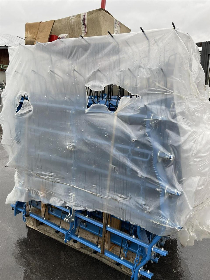 Hatzenbichler Striegel mit hydraulischer Druckverstellung, 12m, Bj. 2023, Hatzenbichler neuwertig - Ecēša: foto 4 Hatzenbichler Striegel mit hydraulischer Druckverstellung, 12m, Bj. 2023, Hatzenbichler neuwertig - Ecēša: foto 4