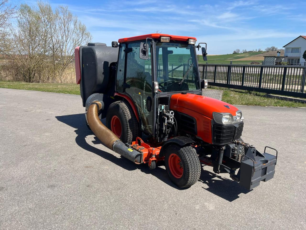Kubota B3030 Grüngutbehälter Hochentlader - Zāles pļāvējs: foto 5 Kubota B3030 Grüngutbehälter Hochentlader - Zāles pļāvējs: foto 5