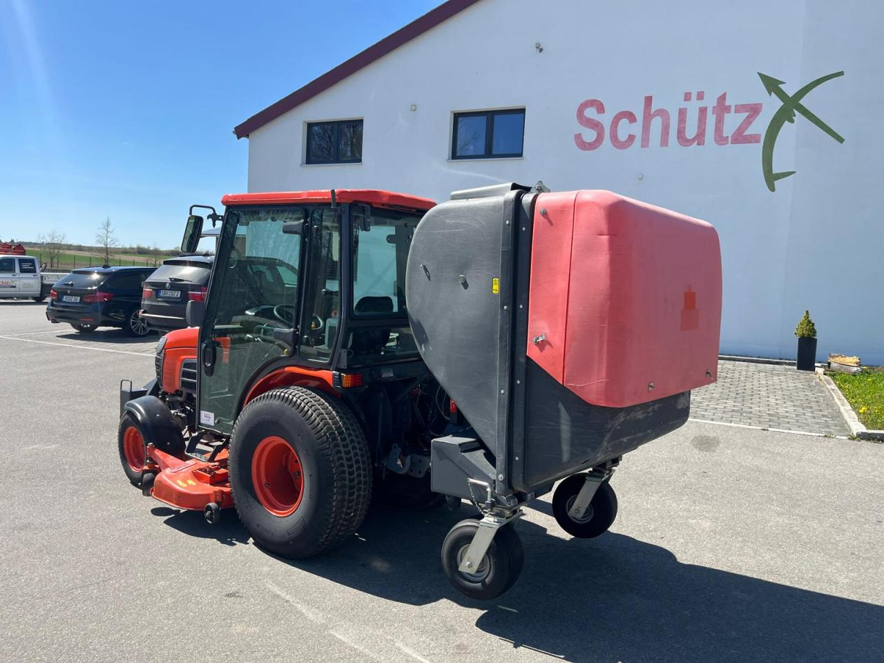 Kubota B3030 Grüngutbehälter Hochentlader - Zāles pļāvējs: foto 3 Kubota B3030 Grüngutbehälter Hochentlader - Zāles pļāvējs: foto 3