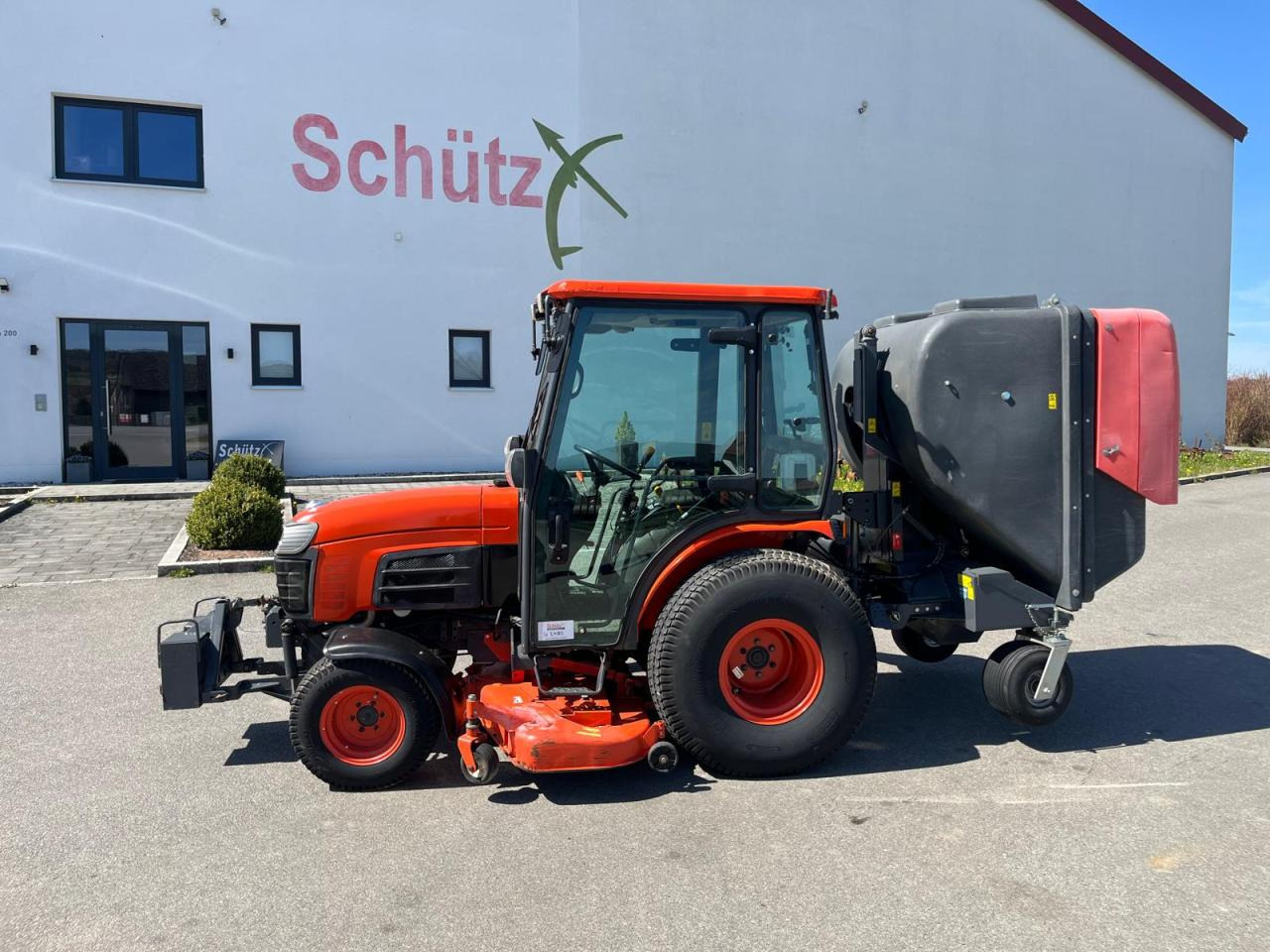 Kubota B3030 Grüngutbehälter Hochentlader - Zāles pļāvējs: foto 1 Kubota B3030 Grüngutbehälter Hochentlader - Zāles pļāvējs: foto 1