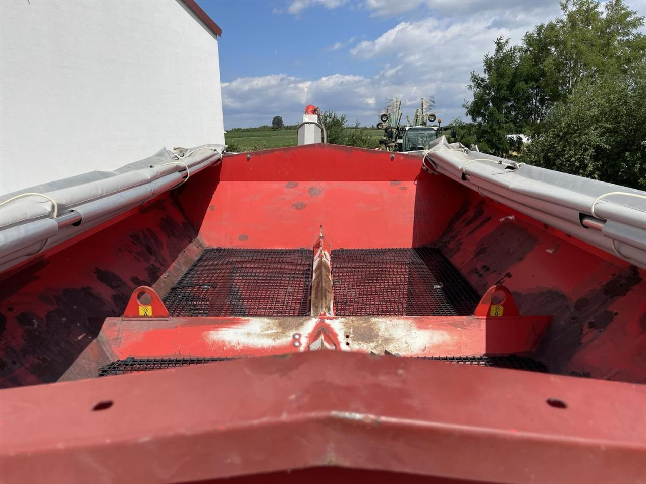 Minerālmēslu izkliedētājs Rauch TWS 5000 Düngerwagen mit Deichsel-Lenkung und Streuer Axera H-EMC, gepflegter Zustand: foto 14 Minerālmēslu izkliedētājs Rauch TWS 5000 Düngerwagen mit Deichsel-Lenkung und Streuer Axera H-EMC, gepflegter Zustand: foto 14