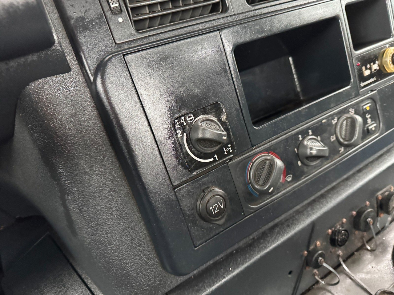 Iveco Trakker 410 E 5 6x4/2 Winterdienst / Lift/Lenka. - Šasija kravas automašīna: foto 4 Iveco Trakker 410 E 5 6x4/2 Winterdienst / Lift/Lenka. - Šasija kravas automašīna: foto 4