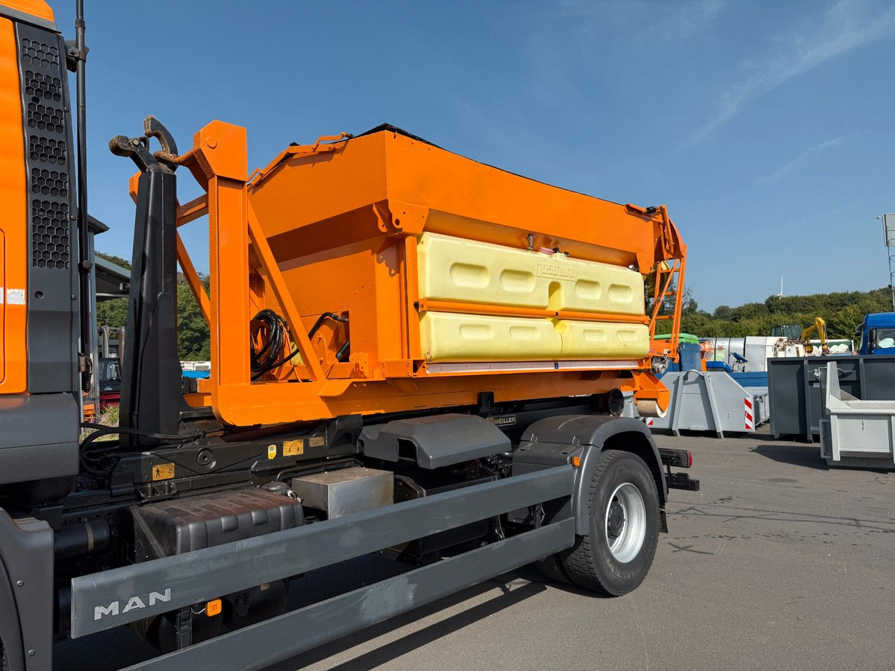 MAN TGA 18.350 4x4 Meiler Abroller RK 14.45 Winterd. - Pacēlājs ar āķi: foto 3 MAN TGA 18.350 4x4 Meiler Abroller RK 14.45 Winterd. - Pacēlājs ar āķi: foto 3