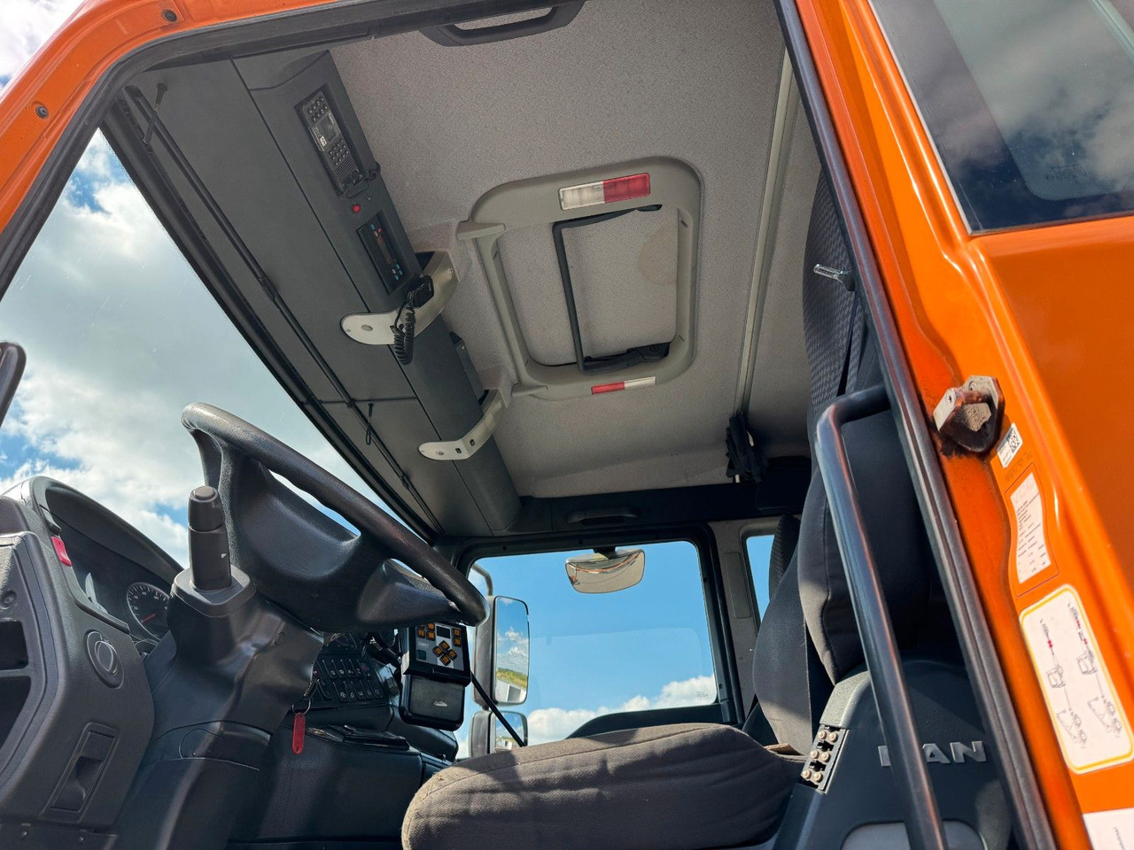 MAN TGA 18.350 4x4 Meiler Abroller RK 14.45 Winterd. - Pacēlājs ar āķi: foto 5 MAN TGA 18.350 4x4 Meiler Abroller RK 14.45 Winterd. - Pacēlājs ar āķi: foto 5