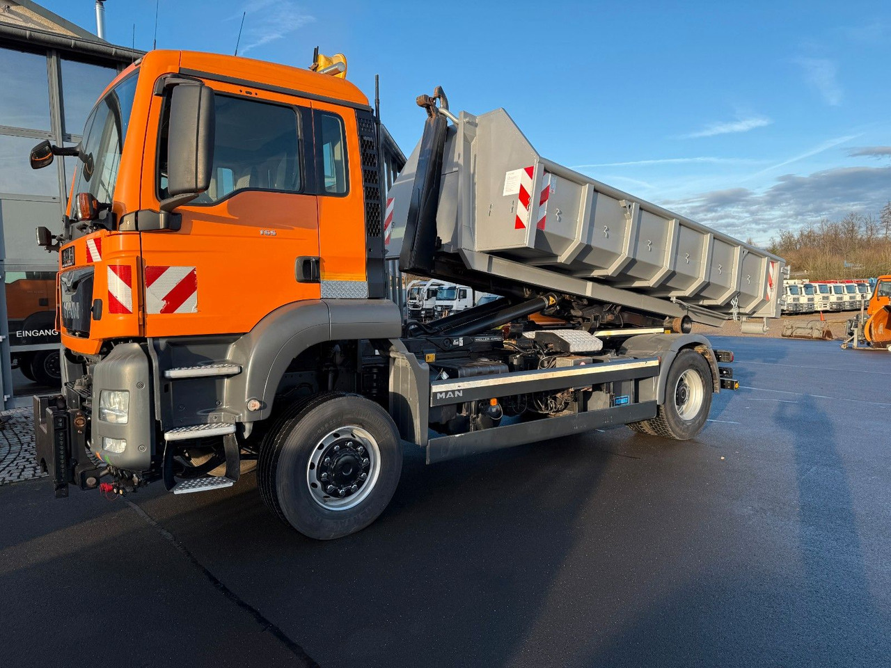 MAN TGS 18.360 4x4 Winterdienst Meiler Abrollkipper - Pacēlājs ar āķi: foto 1 MAN TGS 18.360 4x4 Winterdienst Meiler Abrollkipper - Pacēlājs ar āķi: foto 1