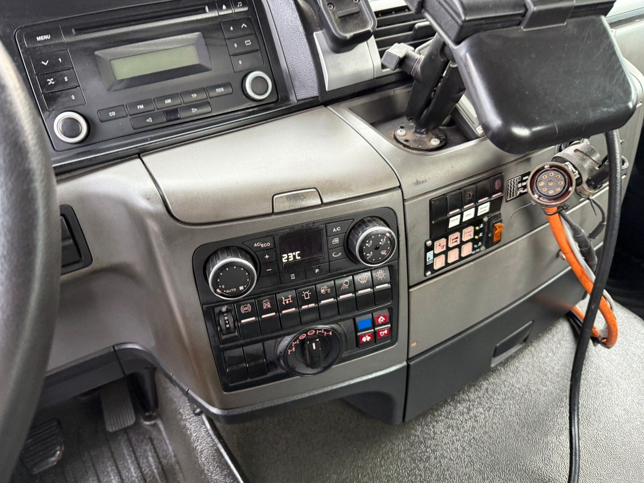 MAN TGS 18.360 4x4 Winterdienst Meiller Abroller - Pacēlājs ar āķi: foto 5 MAN TGS 18.360 4x4 Winterdienst Meiller Abroller - Pacēlājs ar āķi: foto 5