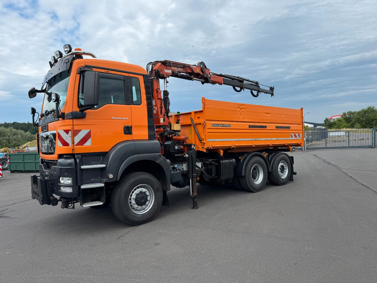 MAN TGS 28.400 6x4-4 BL Kipper / Kran / Winterdienst - Kravas automašīna pašizgāzējs, Kravas auto ar manipulatoru: foto 4 MAN TGS 28.400 6x4-4 BL Kipper / Kran / Winterdienst - Kravas automašīna pašizgāzējs, Kravas auto ar manipulatoru: foto 4