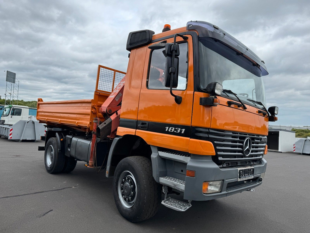 Mercedes-Benz Actros 1831 4x4 Kipper - Kran- Kupplung- Blattfe - Kravas automašīna pašizgāzējs, Kravas auto ar manipulatoru: foto 5 Mercedes-Benz Actros 1831 4x4 Kipper - Kran- Kupplung- Blattfe - Kravas automašīna pašizgāzējs, Kravas auto ar manipulatoru: foto 5