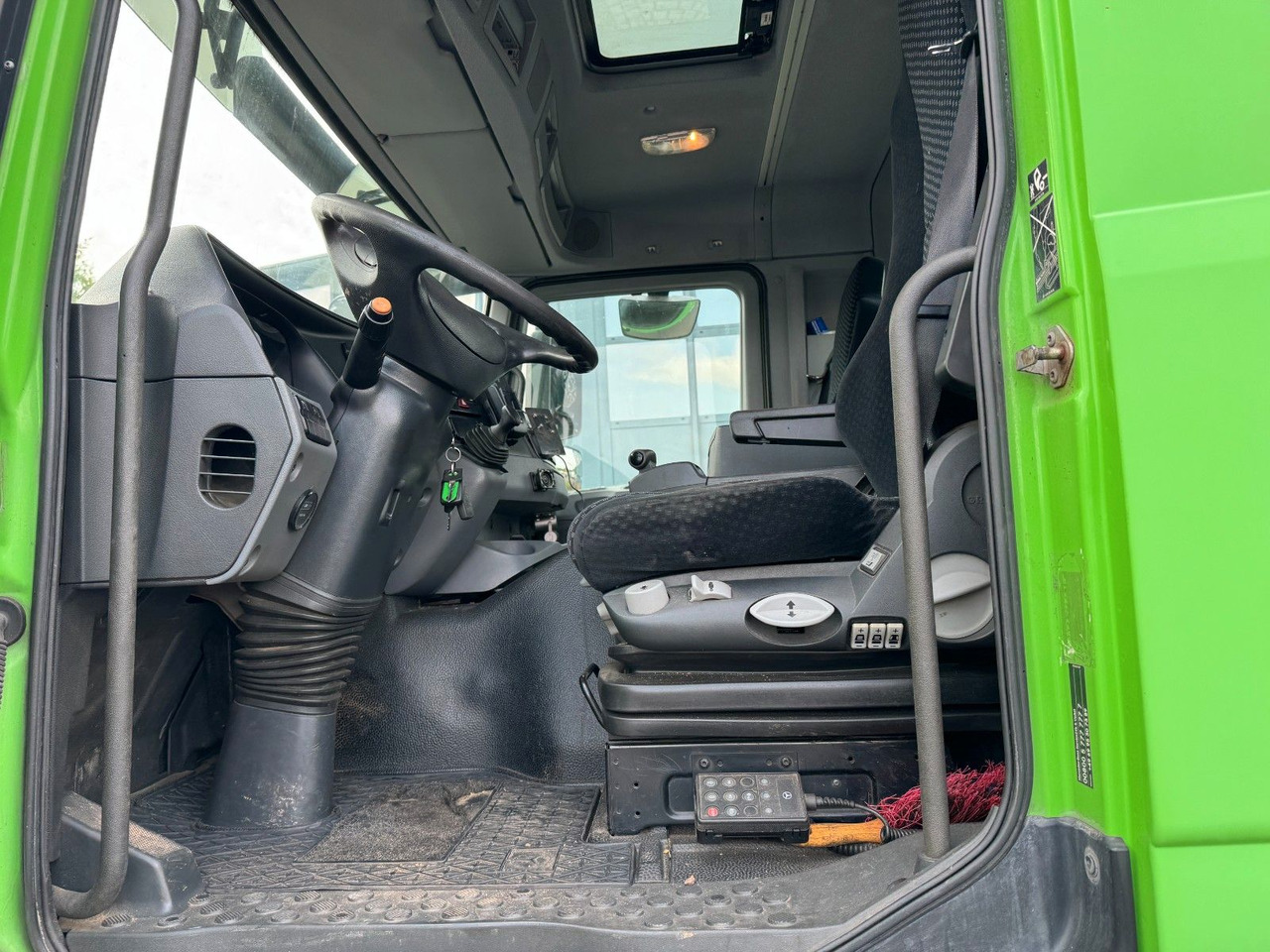 Šasija kravas automašīna Mercedes-Benz Actros 1832 MP 3   Kipperfahrgestell + Klima: foto 15