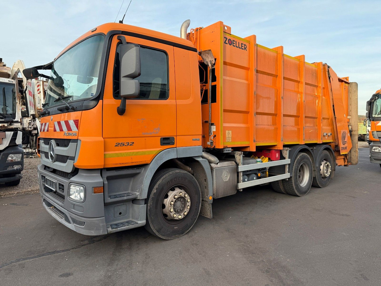 Mercedes-Benz Actros 2532 6x2 Zoeller Medium XL 21 - Atkritumu vedējs: foto 1 Mercedes-Benz Actros 2532 6x2 Zoeller Medium XL 21 - Atkritumu vedējs: foto 1