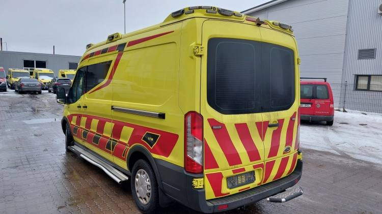 FORD TRANSIT 2,0TDI AMBULANCE KLIMA 1.2018 EURO 6, 3 UNITS - Ātrās palīdzības mašīna: foto 2 FORD TRANSIT 2,0TDI AMBULANCE KLIMA 1.2018 EURO 6, 3 UNITS - Ātrās palīdzības mašīna: foto 2