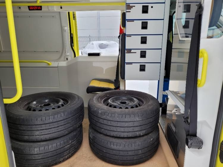 FORD TRANSIT 2,0TDI AMBULANCE KLIMA 4.2018 EURO 6, 3 UNITS - Ātrās palīdzības mašīna: foto 5 FORD TRANSIT 2,0TDI AMBULANCE KLIMA 4.2018 EURO 6, 3 UNITS - Ātrās palīdzības mašīna: foto 5