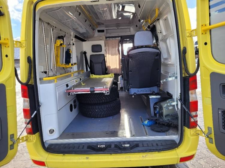 MERCEDES – BENZ SPRINTER 3.0D AMBULANCE (PROFILE) KLIMA 2.2016 EURO 6 - Ātrās palīdzības mašīna: foto 4 MERCEDES – BENZ SPRINTER 3.0D AMBULANCE (PROFILE) KLIMA 2.2016 EURO 6 - Ātrās palīdzības mašīna: foto 4