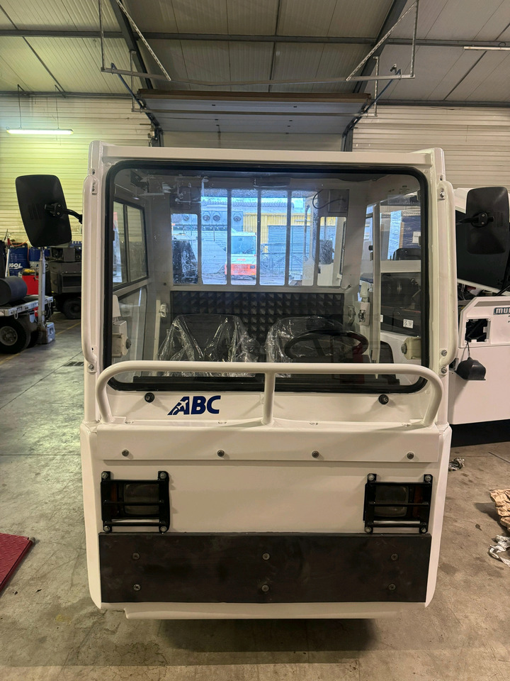 Charlatte 2012 - Bagāžas vilcējs: foto 4 Charlatte 2012 - Bagāžas vilcējs: foto 4