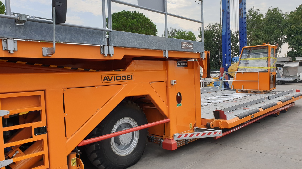 Main Deck Loader Aviogei 20 tons 2PU2000 - Konteineru/ Palešu iekrāvējs: foto 3 Main Deck Loader Aviogei 20 tons 2PU2000 - Konteineru/ Palešu iekrāvējs: foto 3