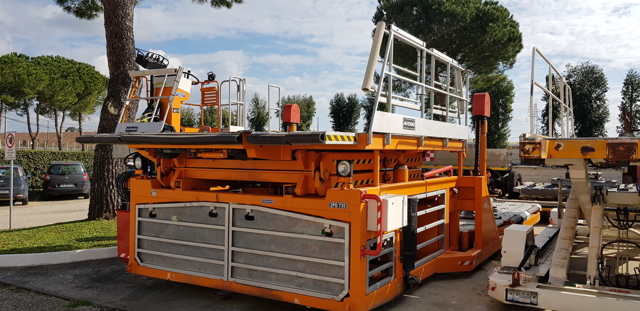 Main Deck Loader Aviogei 20 tons 2PU2000 - Konteineru/ Palešu iekrāvējs: foto 1 Main Deck Loader Aviogei 20 tons 2PU2000 - Konteineru/ Palešu iekrāvējs: foto 1