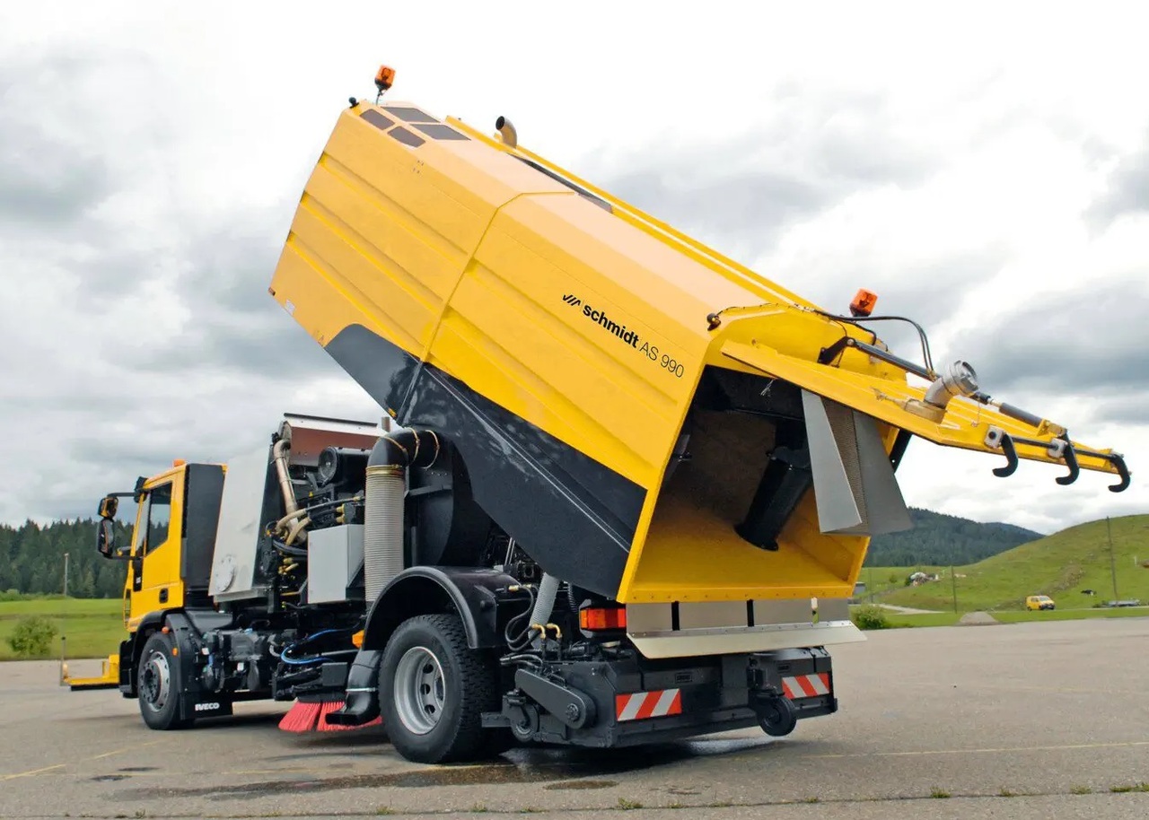 Runway Sweeper Schmidt AS990 - Ielu tīrīšanas mašīna: foto 4 Runway Sweeper Schmidt AS990 - Ielu tīrīšanas mašīna: foto 4