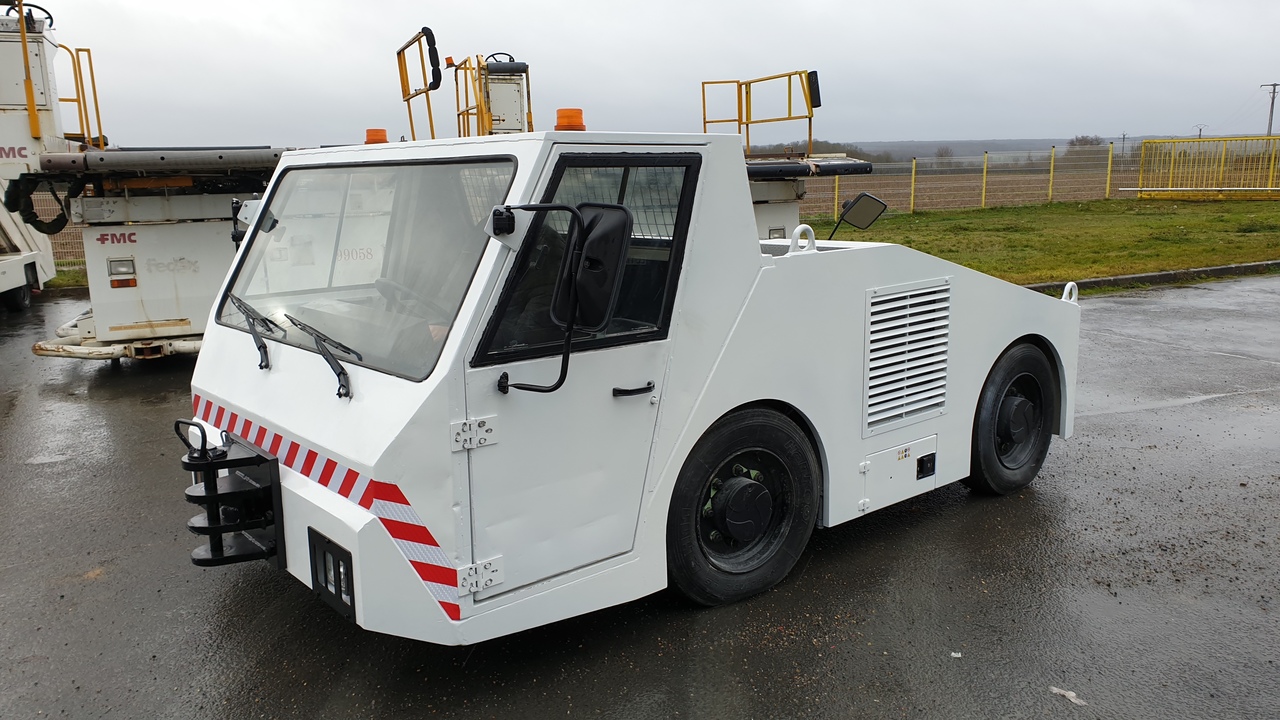 SOVAM K100 - Lidmašīnu vilcējs: foto 4 SOVAM K100 - Lidmašīnu vilcējs: foto 4