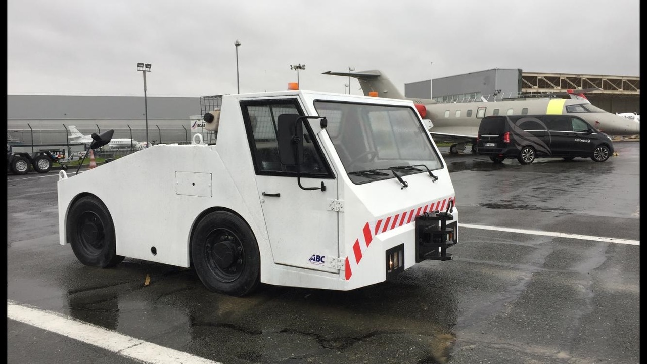 SOVAM K100 - Lidmašīnu vilcējs: foto 1 SOVAM K100 - Lidmašīnu vilcējs: foto 1