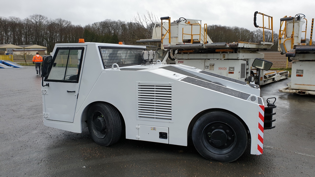 SOVAM K100 - Lidmašīnu vilcējs: foto 5 SOVAM K100 - Lidmašīnu vilcējs: foto 5