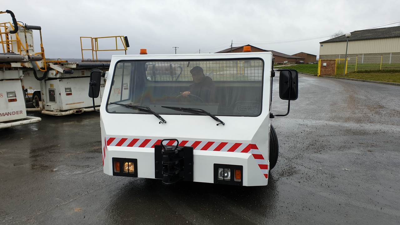 SOVAM K100 - Lidmašīnu vilcējs: foto 2 SOVAM K100 - Lidmašīnu vilcējs: foto 2