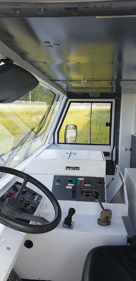 SOVAM K250 - Lidmašīnu vilcējs: foto 4 SOVAM K250 - Lidmašīnu vilcējs: foto 4
