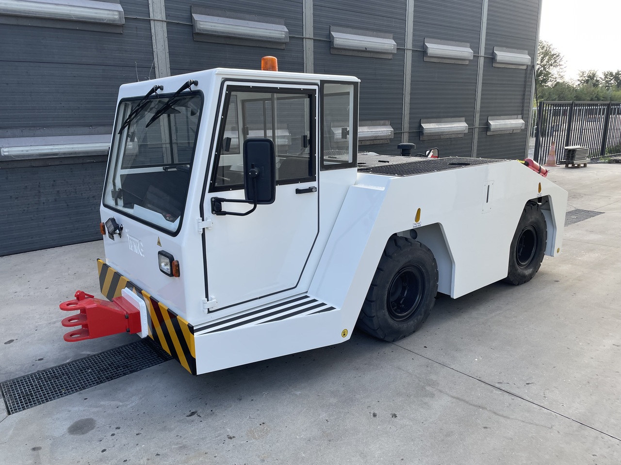 TEMG TG5012 - Lidmašīnu vilcējs: foto 1 TEMG TG5012 - Lidmašīnu vilcējs: foto 1