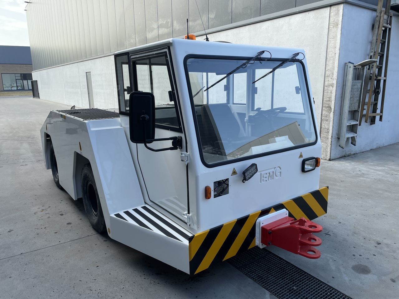 TEMG TG5012 - Lidmašīnu vilcējs: foto 2 TEMG TG5012 - Lidmašīnu vilcējs: foto 2