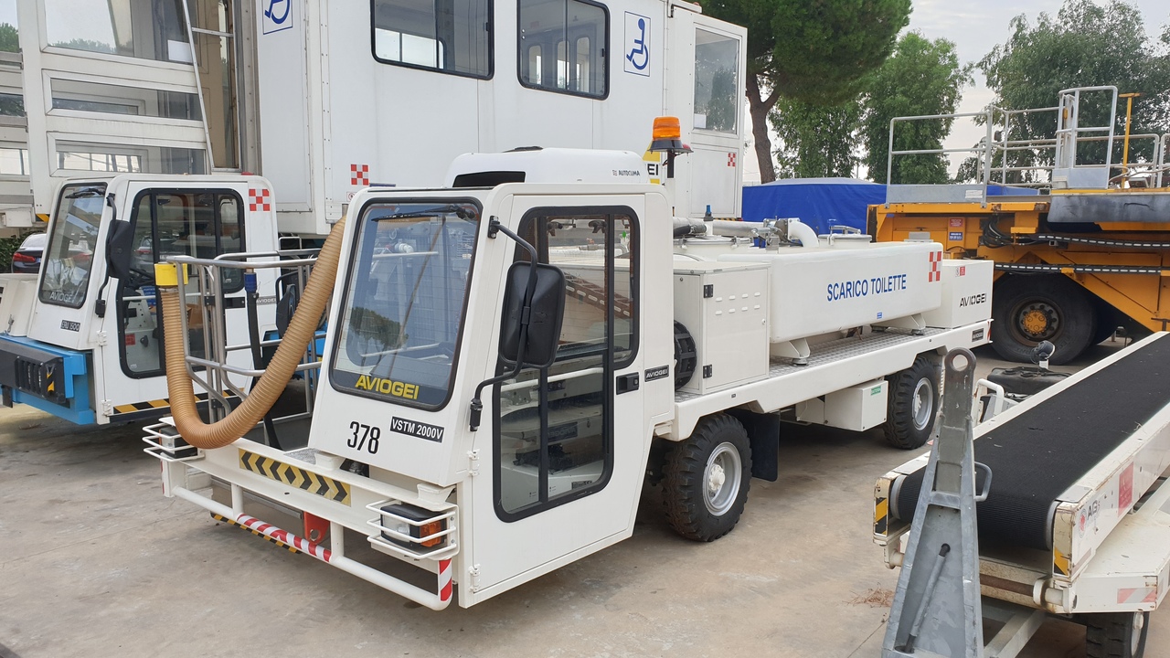 Toilet Truck Aviogei VSTM - Tualešu apkalpošanas iekārta: foto 2 Toilet Truck Aviogei VSTM - Tualešu apkalpošanas iekārta: foto 2