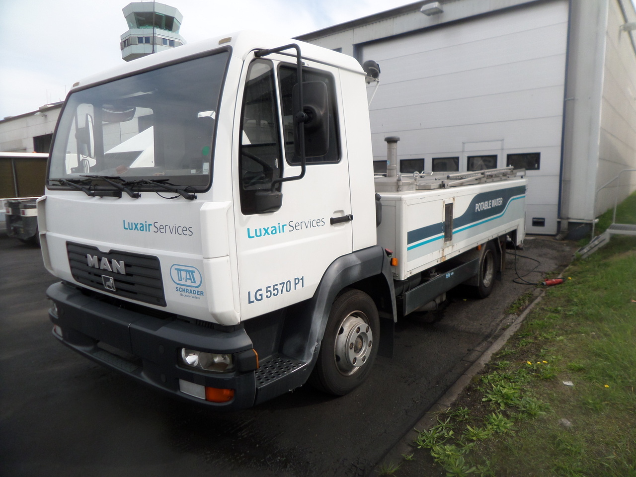Schrader Water truck WSU 3000 MAN - Zemes apkalpošanas iekārtas: foto 1 Schrader Water truck WSU 3000 MAN - Zemes apkalpošanas iekārtas: foto 1