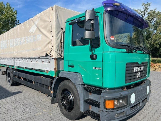 MAN 18.284 - Kravas automašīna ar tentu: foto 2 MAN 18.284 - Kravas automašīna ar tentu: foto 2