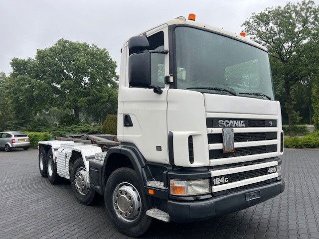 Scania R124-420 .420 8x4 - Konteineru vedējs/ Kravas automašīna ar noņemamā virsbūve: foto 3 Scania R124-420 .420 8x4 - Konteineru vedējs/ Kravas automašīna ar noņemamā virsbūve: foto 3