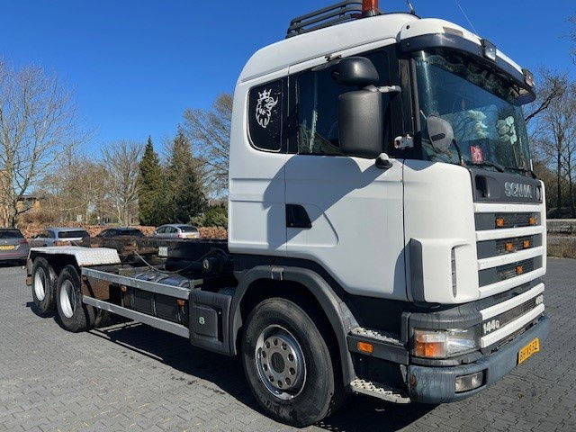 Scania R144-460 V8 .460 6x2 - Konteineru vedējs/ Kravas automašīna ar noņemamā virsbūve: foto 2 Scania R144-460 V8 .460 6x2 - Konteineru vedējs/ Kravas automašīna ar noņemamā virsbūve: foto 2