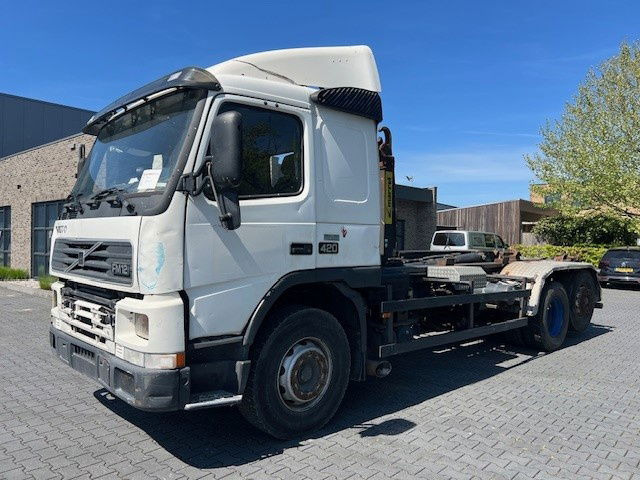 Volvo FM 12.420 FM12.420 6x2 - Šasija kravas automašīna: foto 1 Volvo FM 12.420 FM12.420 6x2 - Šasija kravas automašīna: foto 1