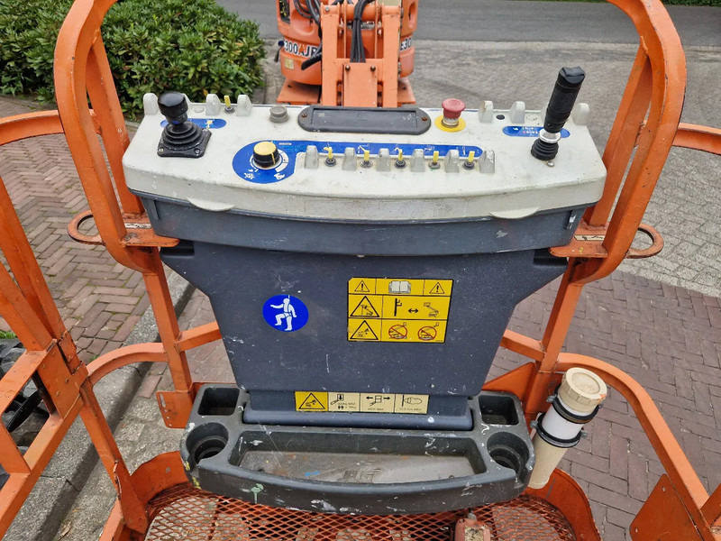 Izlices pacēlājs JLG E300AJP: foto 9