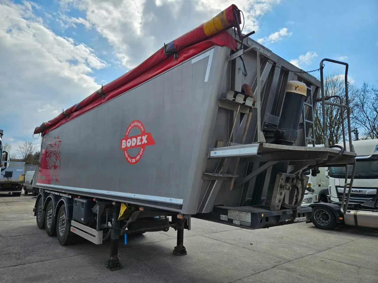 Bodex KIS3B - Puspiekabe pašizgāzējs: foto 2 Bodex KIS3B - Puspiekabe pašizgāzējs: foto 2
