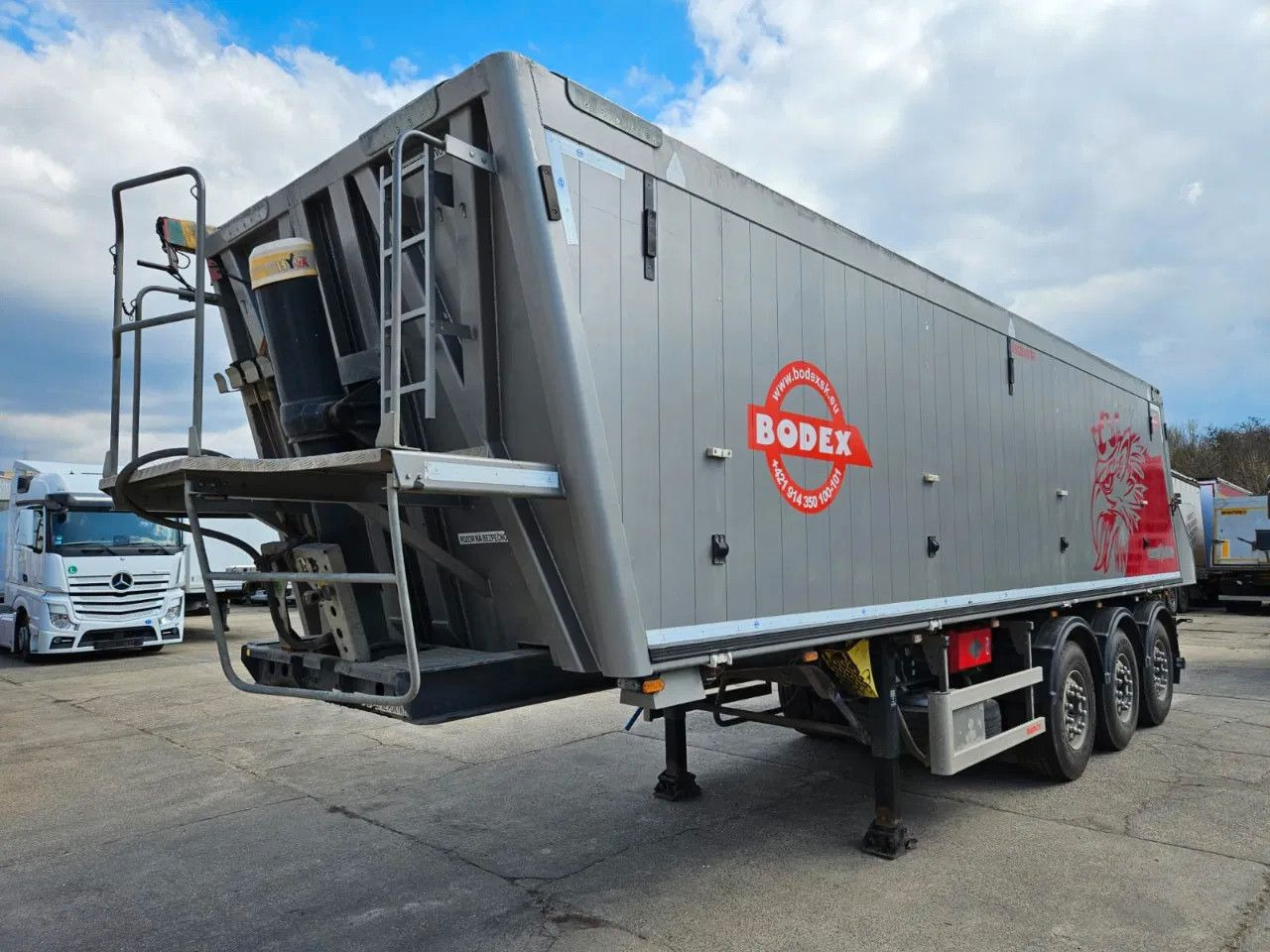 Bodex KIS3B - Puspiekabe pašizgāzējs: foto 1 Bodex KIS3B - Puspiekabe pašizgāzējs: foto 1