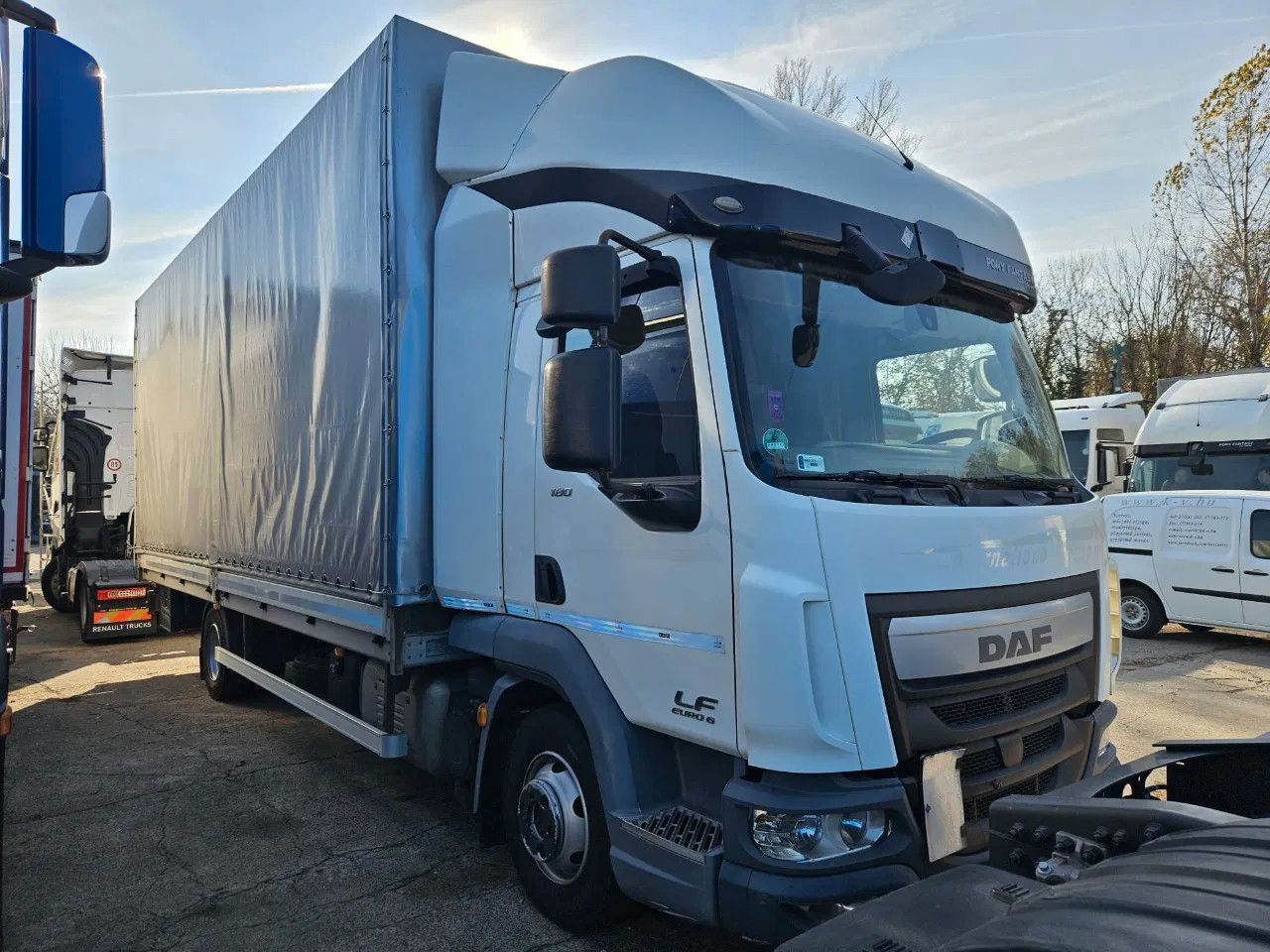 DAF LF 180 7.5 t - Kravas automašīna ar tentu: foto 2 DAF LF 180 7.5 t - Kravas automašīna ar tentu: foto 2